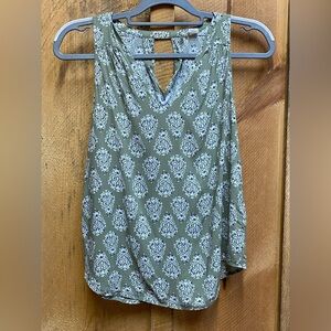 Old Navy Green Floral Sleeveless Blouse XS Keyhole Back Lightweight Tank